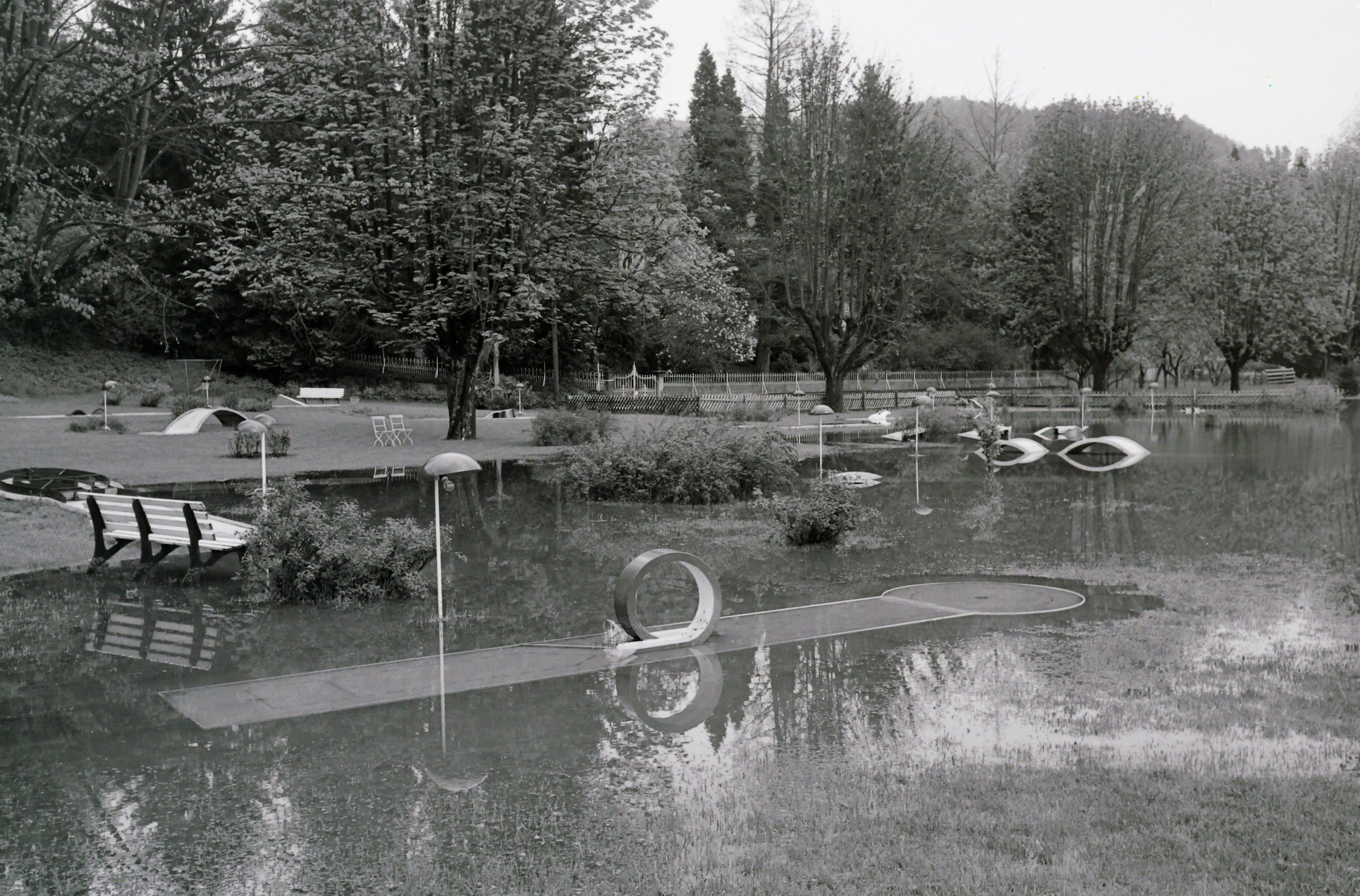 Gengenbach 1970, Hochwasser, Minigolfplatz unter Wasser, Bilder von Friedrich Strohm