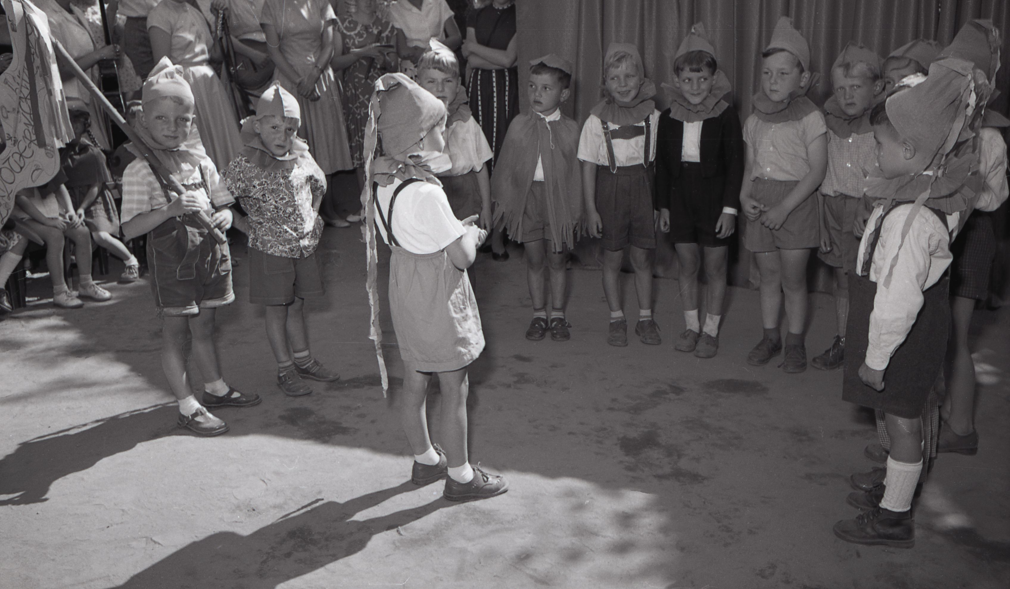 Kinderaufführung, Sommerfest 1958, Bilder von Friedrich Strohm