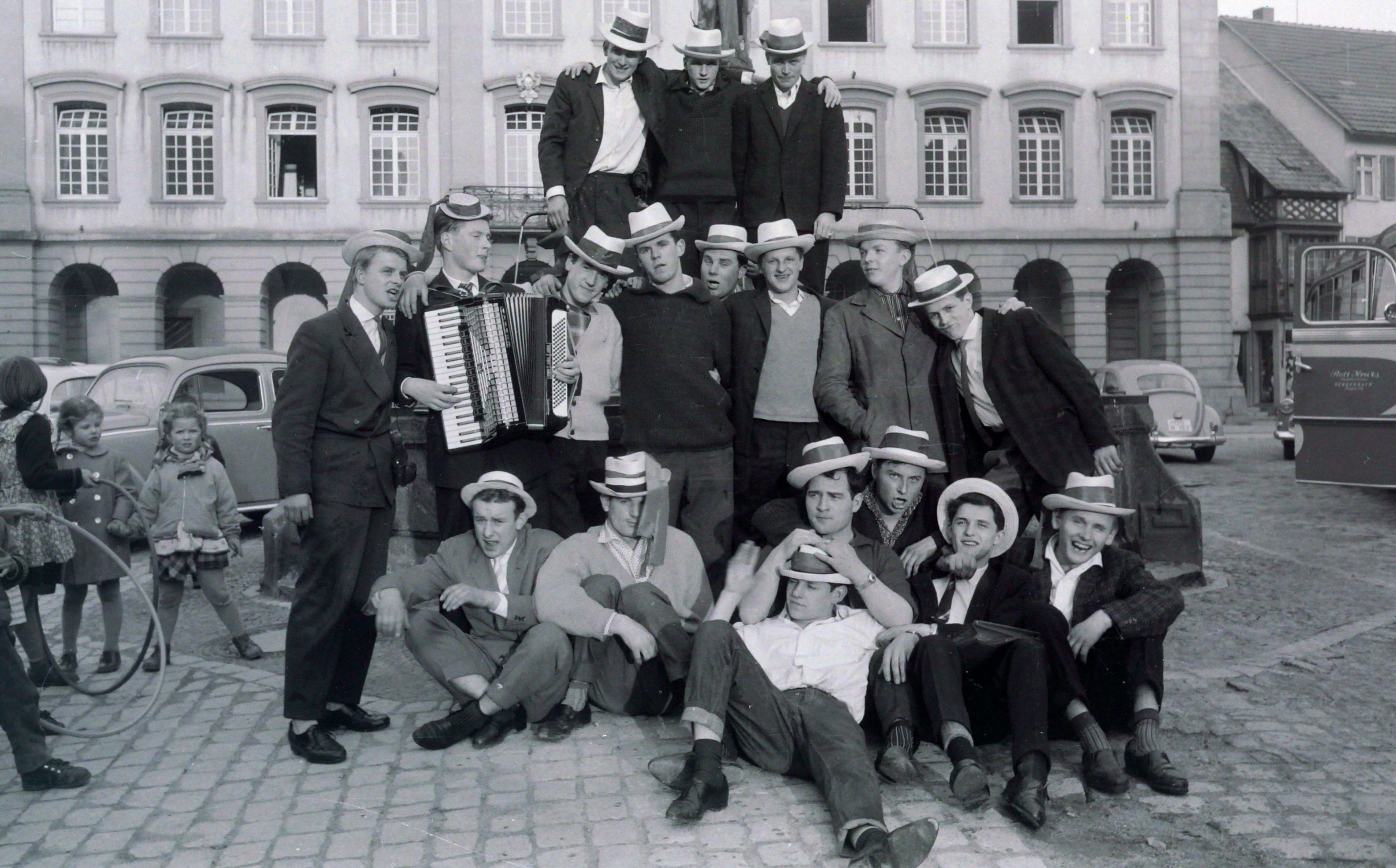 Gruppenbild von Rekruten, Bilder von Friedrich Strohm