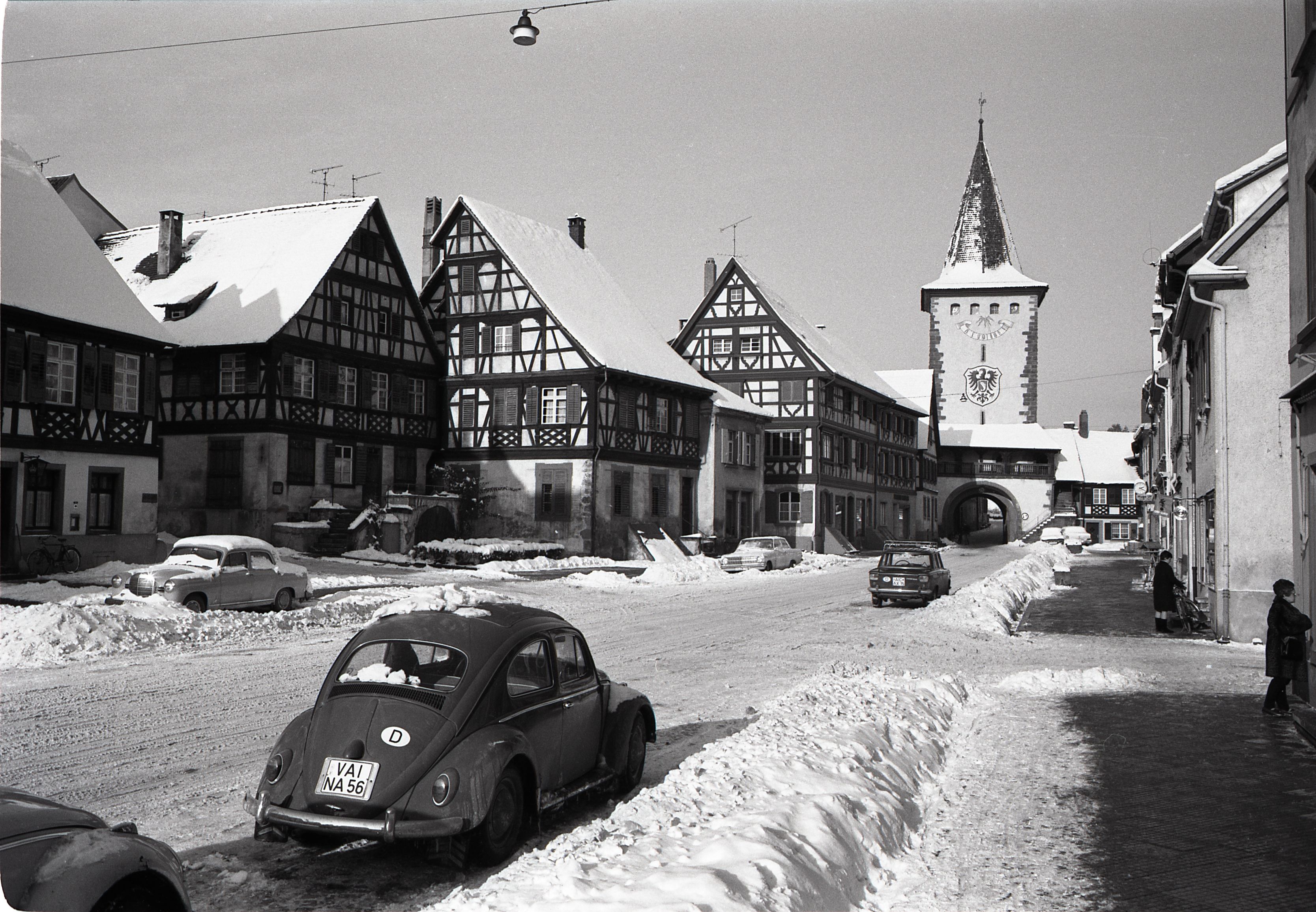 Blick aufs Obertor im winterlichen Gengenbach 1968 von Friedrich Strohm 
